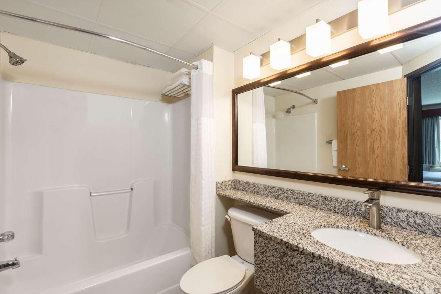 Surestay Plus Hotel By Best Western Litchfield Extérieur photo
