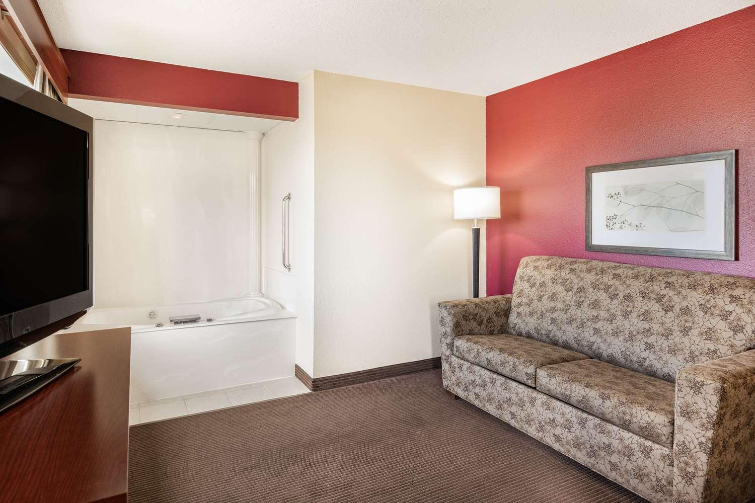 Surestay Plus Hotel By Best Western Litchfield Extérieur photo